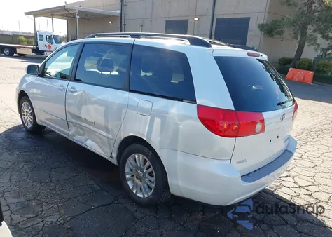 2008 Toyota Sienna Xle z USA, uszkodzony, nr VIN 5TDZK22C78S132752